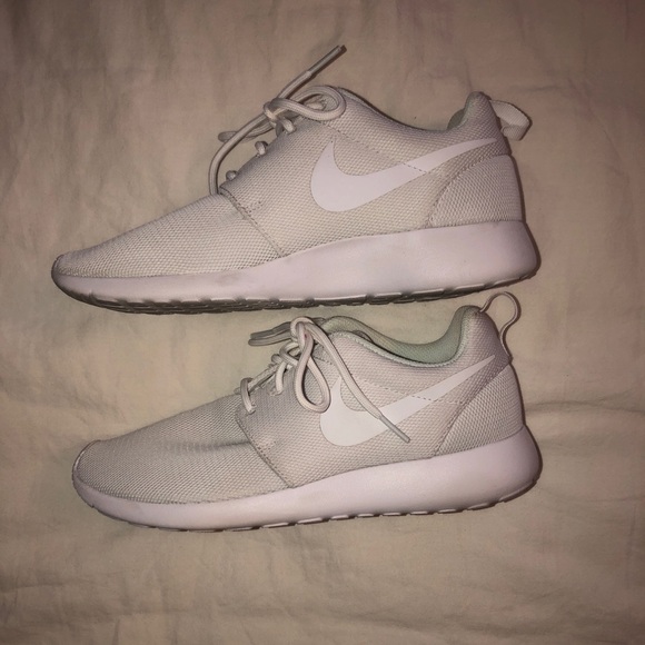 all white roshe runs